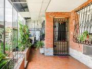 Venta Casa 5 Amb. con jardin Apta C Perm