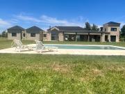 Venta casa 5 amb con pileta en Chacras de Abbott