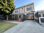 VENTA CASA 5 AMB C/PATIO PILETA Y GARAGE BURZACO