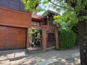 Venta casa 5 amb. Hurlingham, Parque y Pileta