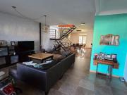 VENTA CASA 5 AMB PARQUE, PILETA Y QUINCHO QUILMES