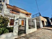 VENTA CASA 5 AMB PATIO COCHERA QUINCHO, QUILMES