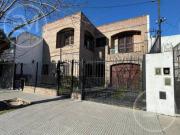 Venta Casa 5 Ambientes, 2 Cocheras
