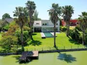 Venta, Casa, 5 ambientes, a la Laguna, Parque, Cochera,...