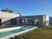 Venta casa 5 ambientes. Area 60 / pileta