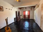 VENTA CASA 5 AMBIENTES COCHERA Y JARDIN EZPELETA