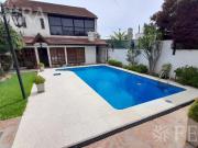 Venta casa 5 ambientes con cochera, galería, quincho y...