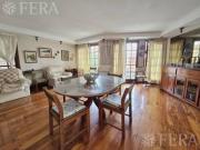 Venta casa 5 ambientes con cochera y jardín en Wilde