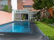 Venta casa 5 ambientes con cochera y piscina en Quilmes