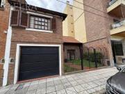 Venta casa 5 ambientes con cochera y quincho en Wilde