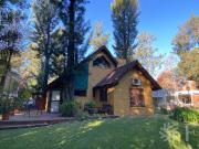 Venta casa 5 ambientes con fondo libre en Hudson