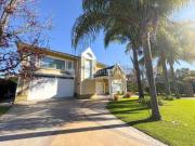 Venta Casa 5 ambientes con jardín y piscina en Campos De...