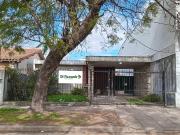 Venta Casa 5 Ambientes con Parque Moreno Norte