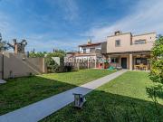 Venta casa 5 ambientes con parque y cochera en Villa...