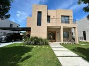 Venta casa 5 ambientes con Pileta Barrio Privado Santo...