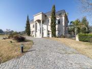VENTA CASA 5 AMBIENTES CON PILETA DOBLE LOTE FINCAS DE...