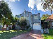 Venta Casa 5 ambientes con piscina y quincho