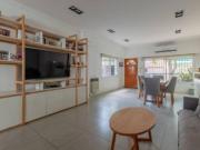 VENTA Casa 5 ambientes mas escritorio con patio y garage...