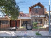 VENTA CASA 5 DORM COCHERA POETA LUGONES CBA