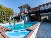 VENTA Casa 5 dormitorios, con jardin y piscina Barrio...