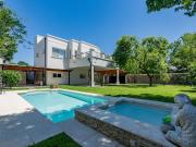 VENTA Casa 5 dormitorios con piscina y jardín Fisherton,...
