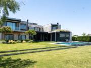 Venta Casa 5 Dormitorios con Vista al Golf y Lagunas en...