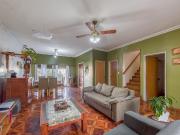 VENTA CASA 5 DORMITORIOS EN BOEDO COCHERA PATIO