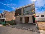Venta casa 5 recámaras en Valle Imperial Zapopan coto cerezo