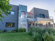 VENTA CASA 6 AMB. CON PISCINA B° SAN SEBASTIÁN