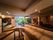Venta. Casa. 6 ambientes. 4 suite. Cochera. Quincho....