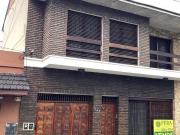 Venta casa 6 ambientes con cochera, patio con parrilla y...