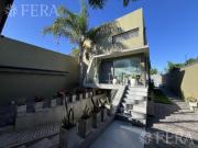 Venta Casa 6 ambientes con piscina y cochera en Quilmes