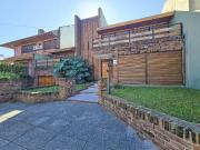 VENTA CASA 6 AMBIENTES EN VILLA ADELINA