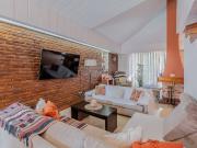 Venta Casa 6 ambientes Liniers con pileta. Cochera