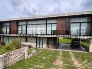 Venta Casa 6 ambientes Parque Pileta Parrilla en Barrio...