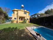 VENTA CASA 6AMB PILETA A/CREDITO PERMUTAHURLINGHAM