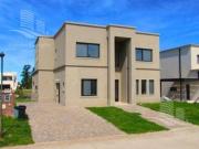 Venta Casa 6/Seis Ambientes, a la laguna, Balcón, Jardín...