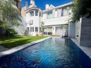 VENTA Casa 7 amb, 470m² con Jardín y Pileta. 2 Coch....