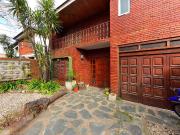 VENTA CASA 7 AMB. JARDIN Y GARAGE ADROGUÉ