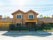 VENTA CASA 8 AMBIENTES CASA DE HUÉSPEDES Y QUINCHO,...