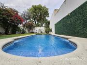 Venta casa 8 Ambientes en 3 plantas con piscina y doble...