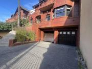 Venta casa 9 ambientes 3 plantas con quincho y pileta en...