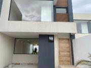Venta casa a estrenar, sector La Pampa