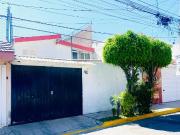VENTA CASA A PIE DE CALLE, 4 RECAMARAS, ZONA BOULEVARD...