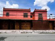 VENTA Casa a pie de calle, estudio, area de TV, 5...