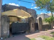 VENTA CASA A RECICLAR TRES DORMITORIOS CON PATIO EN ZONA...