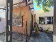 VENTA CASA A REFACCIONAR 3 AMBIENTES CASTELAR SUR
