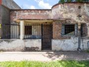 VENTA Casa a refaccionar de 2 dormitorios y patio San...