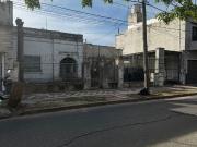 Venta Casa a refaccionar doble lote V Ballester