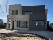 Venta casa a terminar en Barrio San Sebastian área 7